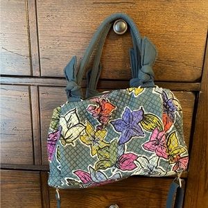 Beautiful Vera Bradley purse with matching wallet.